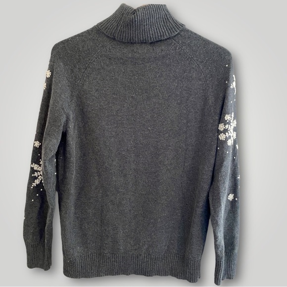Eddie Bauer Grey Snowflake Turtleneck Sweater Size Medium - Picture 5 of 8